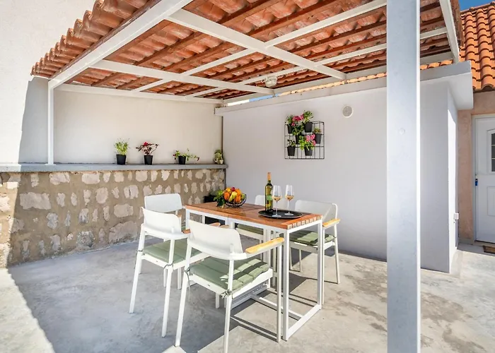 Lotea - Two-bedroom With Terrace And Sea View Apartament