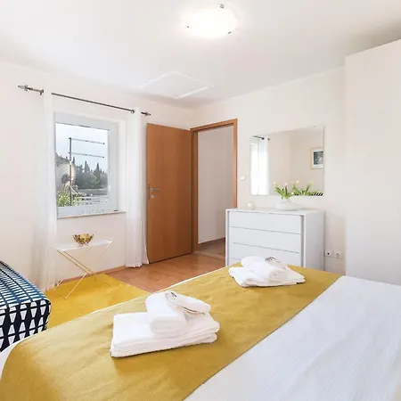 Lotea - Two-bedroom With Terrace And Sea View Appartement Cavtat