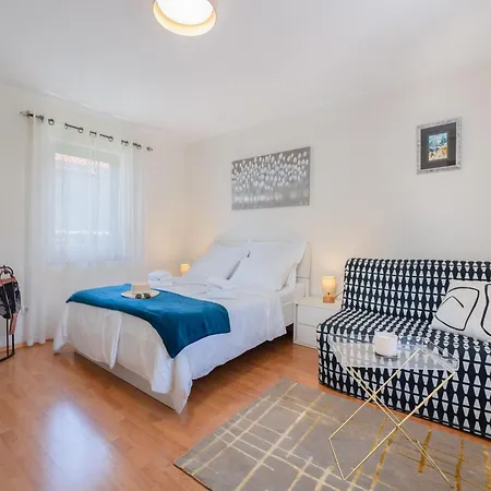 Lotea - Two-bedroom With Terrace And Sea View Apartamento Cavtat