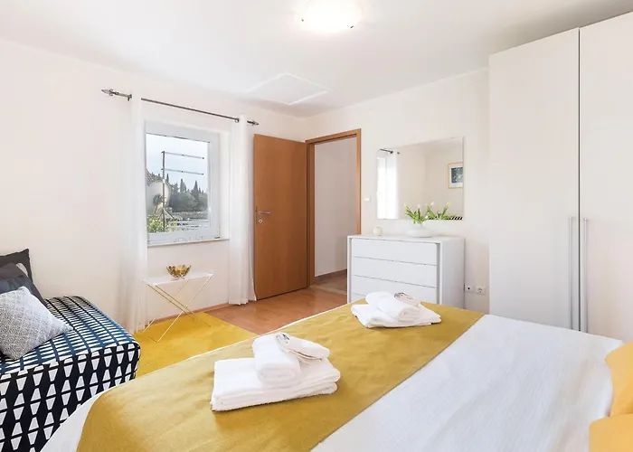 Lotea - Two-bedroom With Terrace And Sea View Apartamento Cavtat